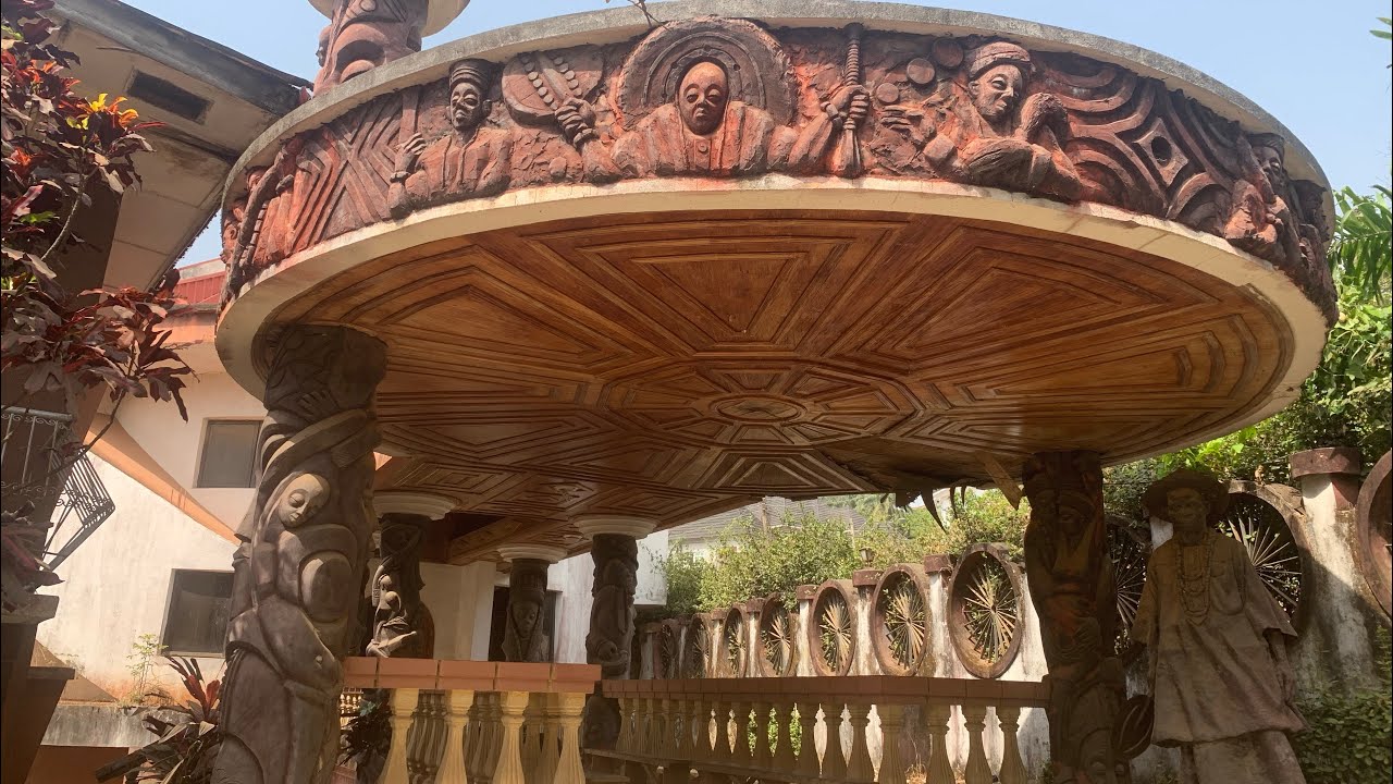 We toured the historical house of Late Chief Ume-Ohamadike Obi-eze Azukaenyi of Nnubi.