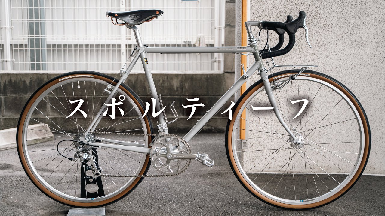 伝統的なクロモリフレームのツーリングバイク、パナソニックの