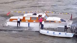 Oxford Cambridge boat race 2017 with a rocking Chiswick Pier in the wake