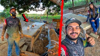 CONSTRUINDO MINHA PRÓPRIA MESA RÚSTICA NA ROÇA, VAI PRESTAR? VEJAM COMO ESTA FICANDO