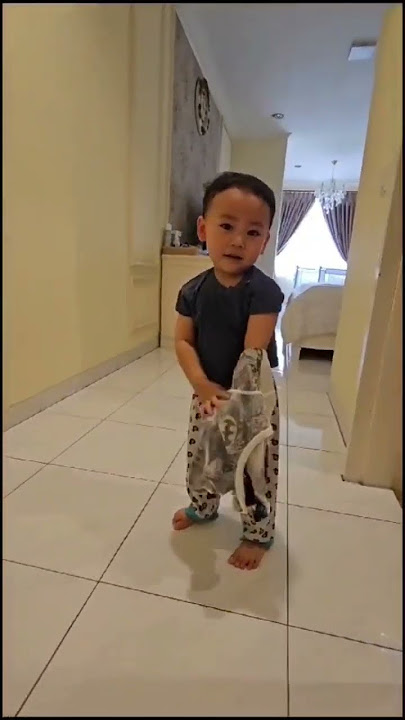 BELAJAR BUKA BAJU SENDIRI #anak #childdevelopment #toddler #short #shorts #learning #funnyvideo