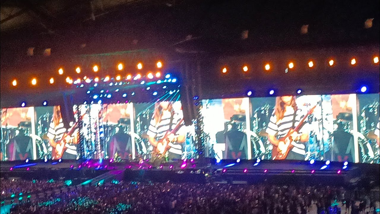 Maroon 5 concert in Singapore (28 November 2022) - Sugar