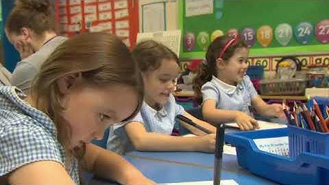 Everybody Up 1 bản 2nd: unit 2 Colors