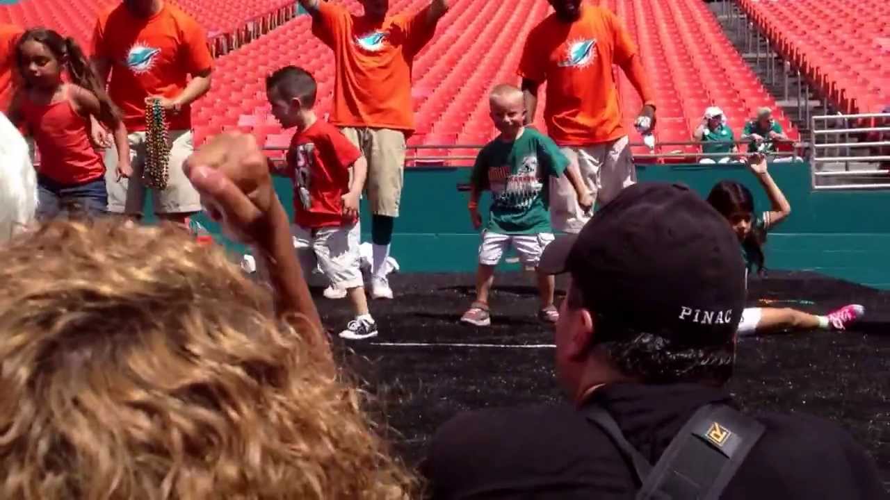 Austin wins a dance contest!!! YouTube