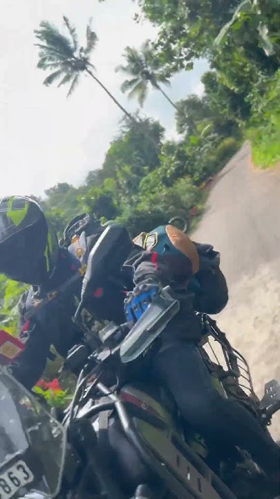 Still it hangs On 🐬#travel #vlogs #yezdi #jawa #kerala #rider #trending Still it hangs On 🐬#travel #vlogs #yezdi #jawa #kerala #rider #trending