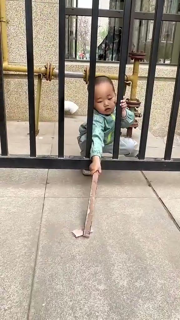 测试一下儿子的应变能力，没想到小家伙还挺聪明#Cute baby#Cute#呆萌小米宝#聪明宝宝#萌娃