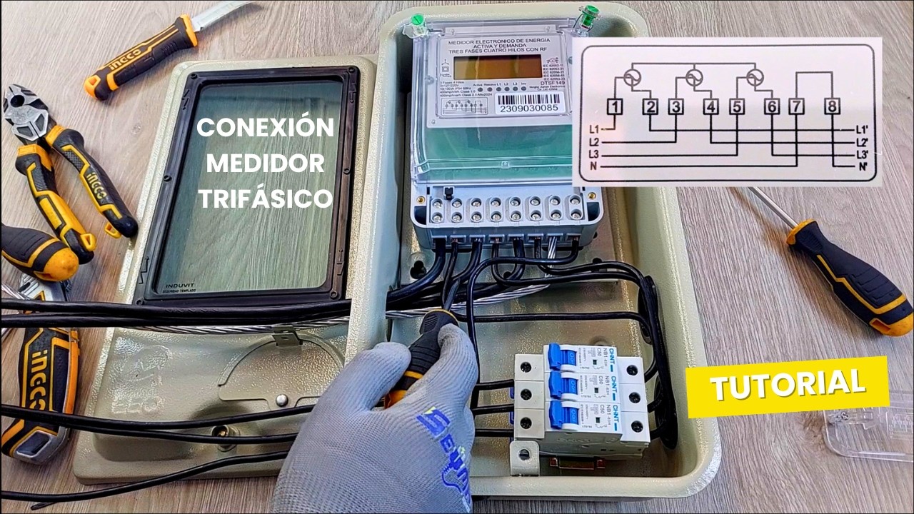 Cómo conectar un medidor de energía trifásico