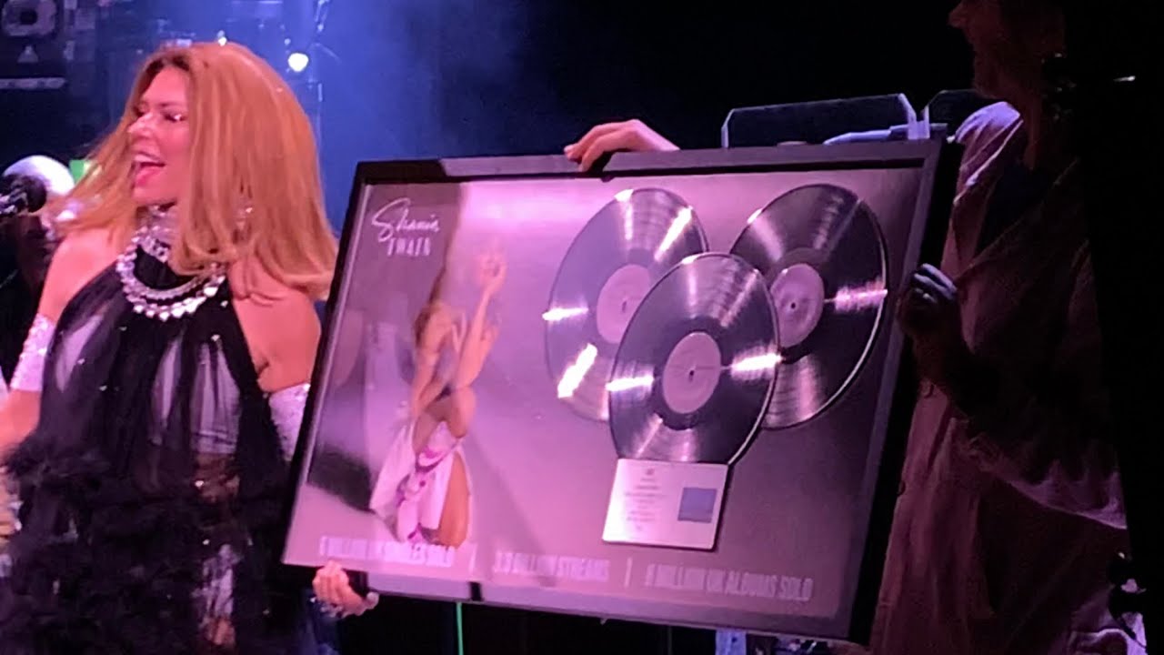 Shania Twain - Receiving plaque + End of MIFLAW (Kingston)