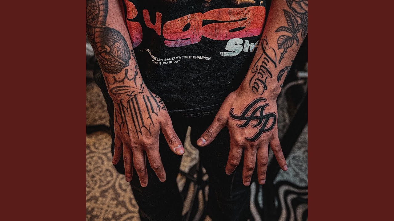 Obejrzyj MIS TATTOOS w YouTube Obejrzyj MIS TATTOOS w YouTube