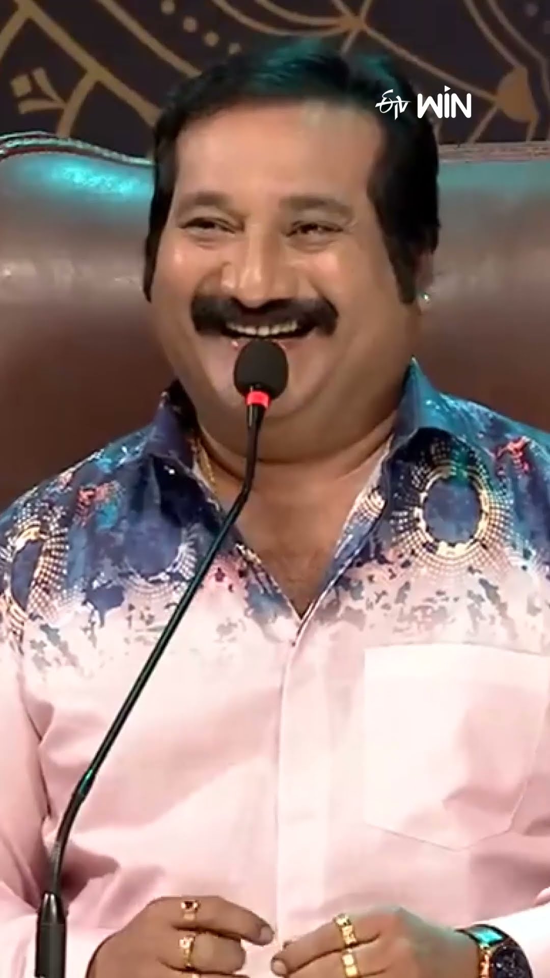 #shorts - కూతురికి ఇవ్వాల్సిన లవ్ లెటర్ తల్లికి ఇచ్చాడు...! #jabardasth #comedy #sudheer