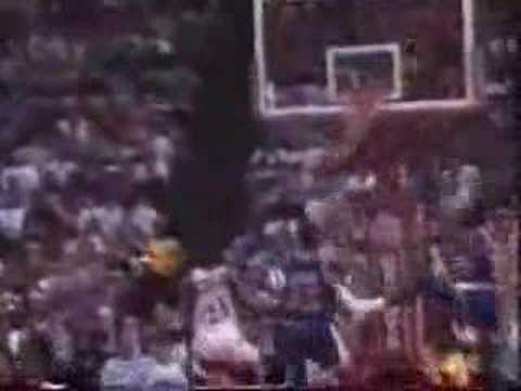 Spud Webb dunks over Manute Bol