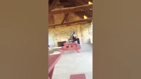 Stranger sings good