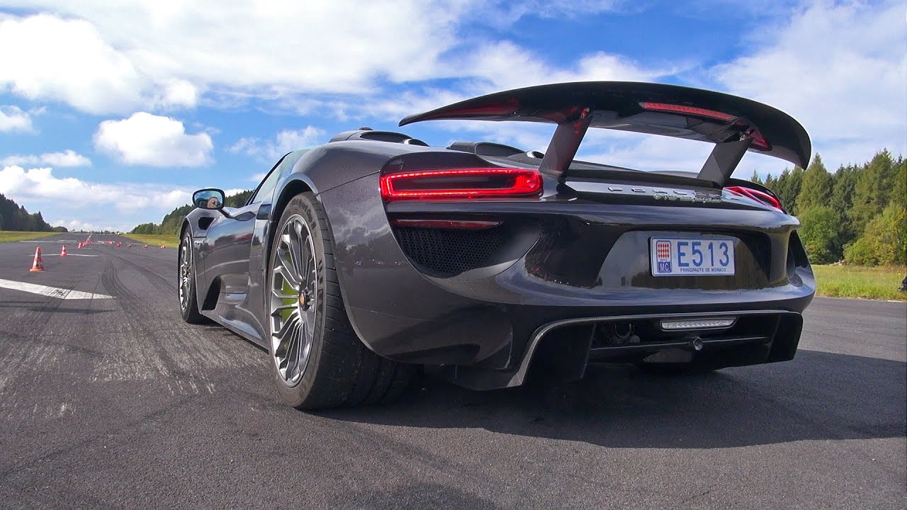 ⁣Porsche 918 Spyder - Launch Control, Revs, Drag Racing, Donuts & More!