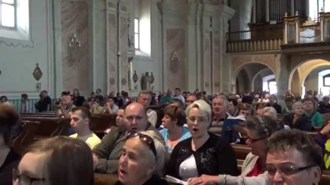 Kosdi zarándokok ének  vezetésével zengett a csíksomlyói kegytemplom