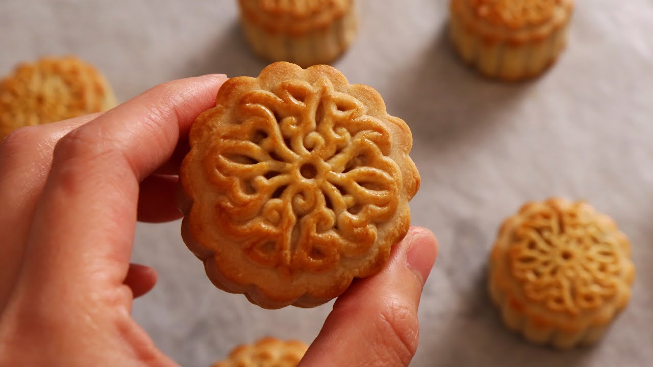 Traditional Cantonese Mooncakes Recipe (White Lotus + salted egg yolk) ｜Mid Autumn Festival