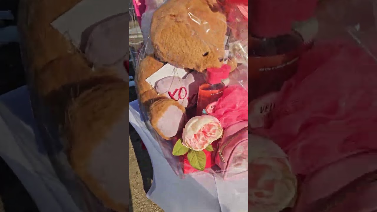 Уличная торговля в День святого Валентина