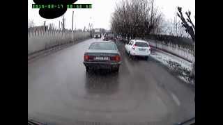 Алматы. Обгон по обочине 20150217 0852