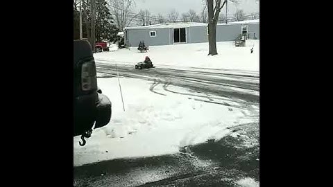 Traxxas xmaxx fun in the snow
