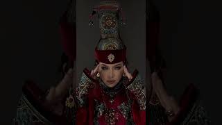 Алтан Жена Огромного Серба В Образе Монгольской Императрицы