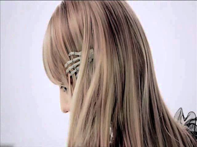 G-Dragon dressed as a girl - Secret - New mv Crayon.wmv 