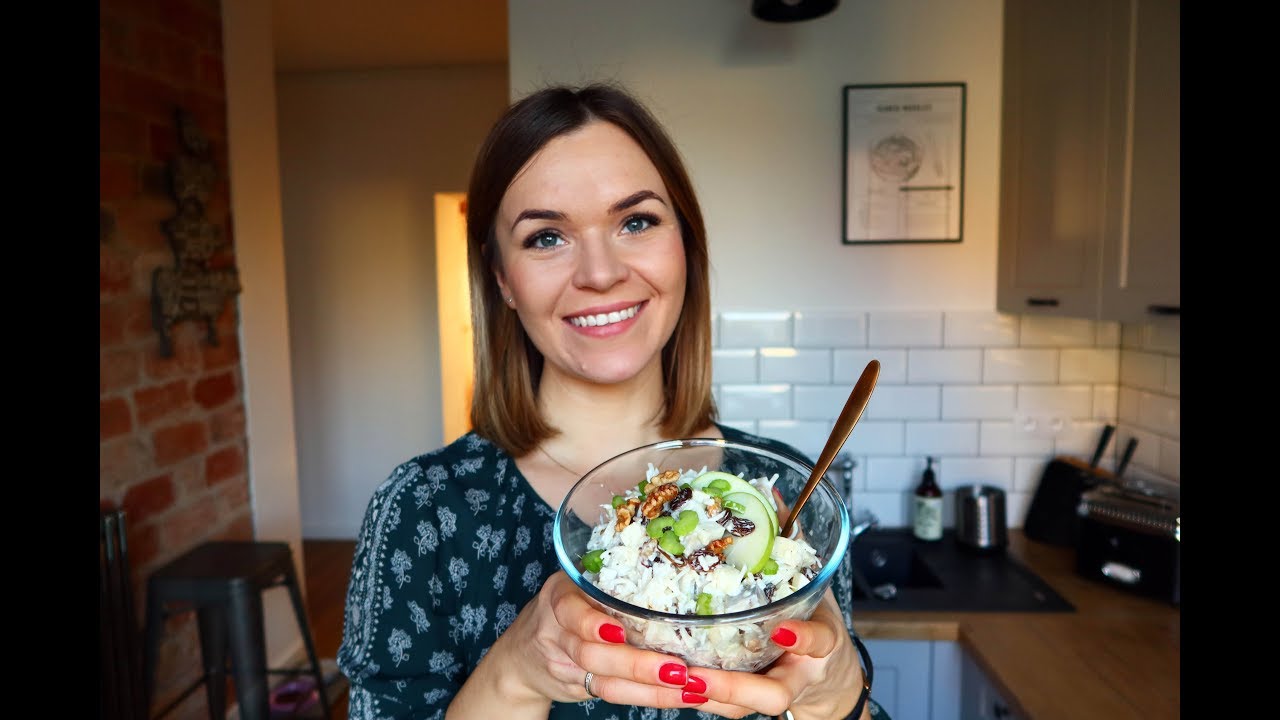 Sałatka śledziowa z selerem marynowanym.