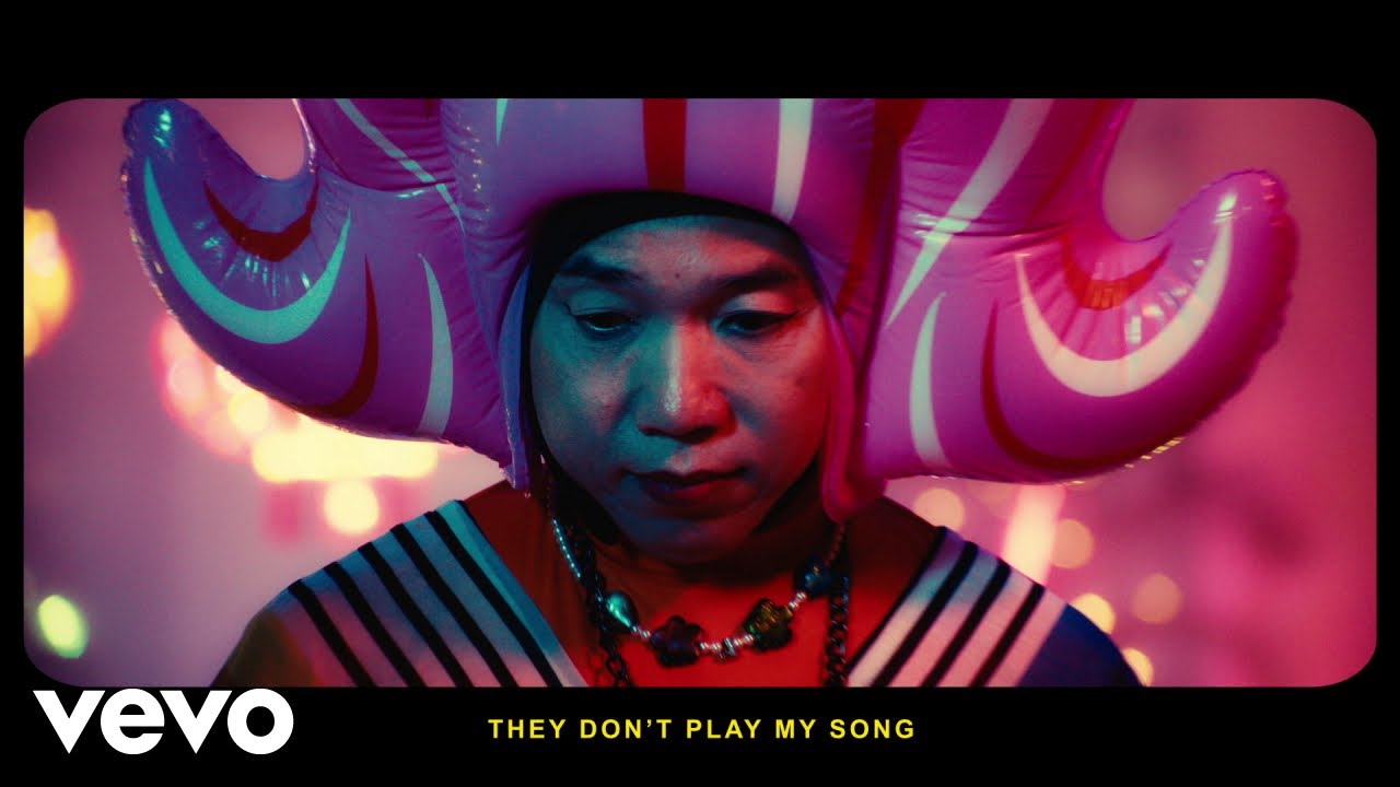 Empire Of The Sun - Music On The Radio