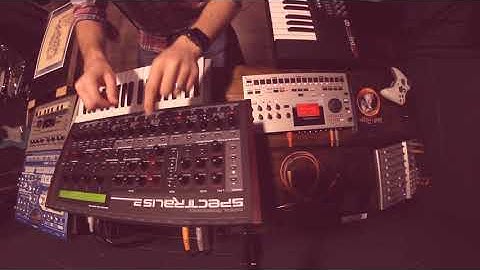 Radikal Technologies Spectralis 2 monosynth and Elektron Machinedrum