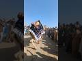 أثناء رقصة الجمل