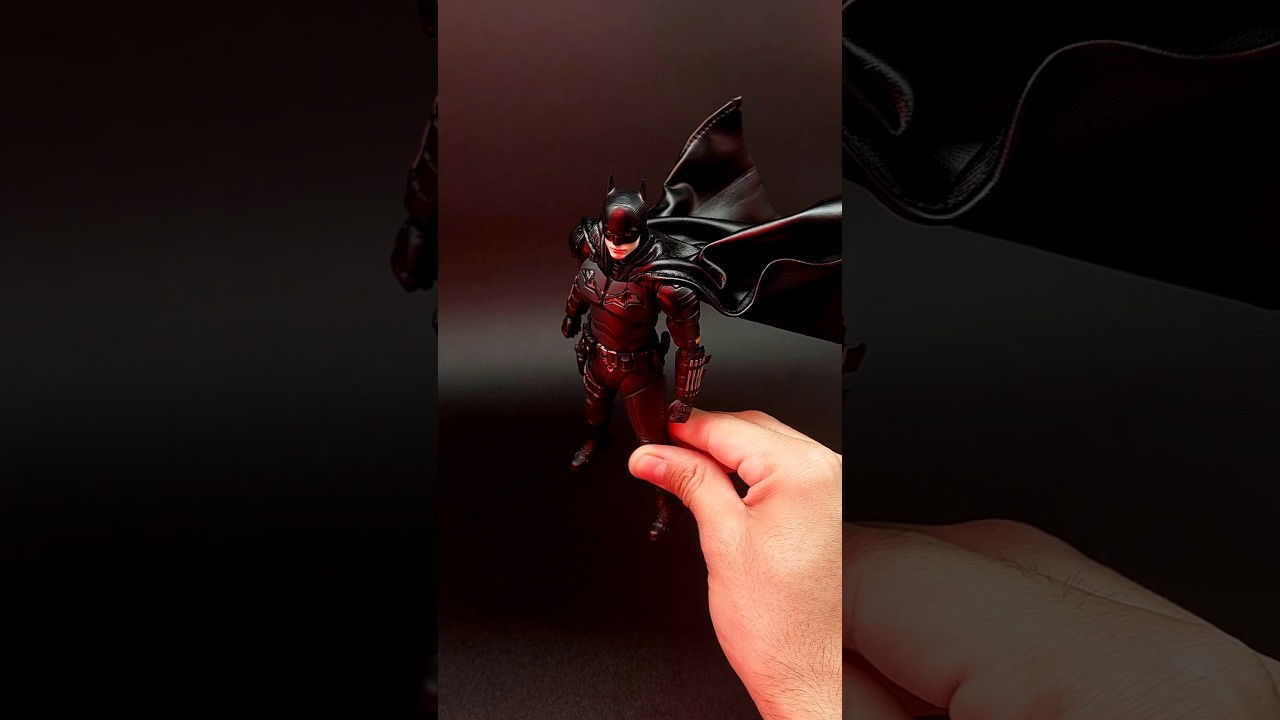 Posing Mafex The Batman #batman #mafex #dc #actionfigure #toys #juguetes #figuras