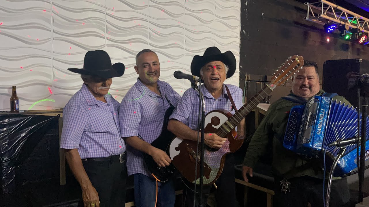 Tiburones del Norte de Chato y Los Villanos de San Luis desde El Mercado Rodríguez  Houston