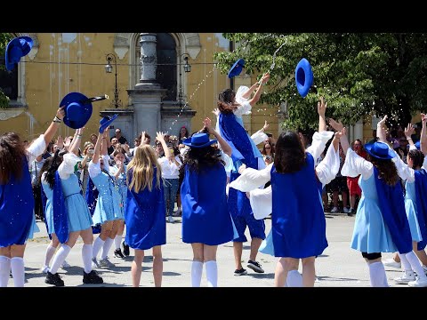Maturanti Gimnazije Karlovac plešu tradicionalno Salonsko kolo