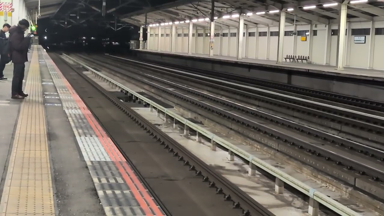 古川駅　E5系はやぶさ+E6系こまち　通過