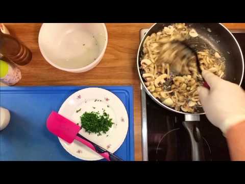 Semmelknödel stelle ich nicht nur gerne her, wenn ich alte Brötchen oder Brezeln habe. Semmelknödeln. 