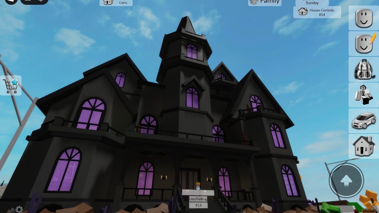 Taking a look at the new haunted house in Brookhaven YouTube