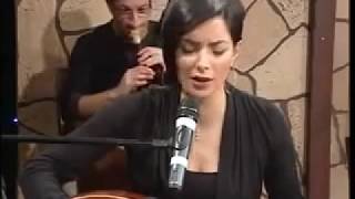 Özlem Özdil - Üzülme Yarim (Canlı Performans)