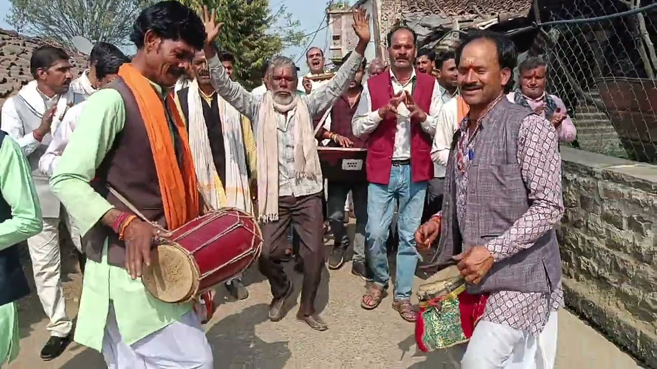 राम धुन में मगन 