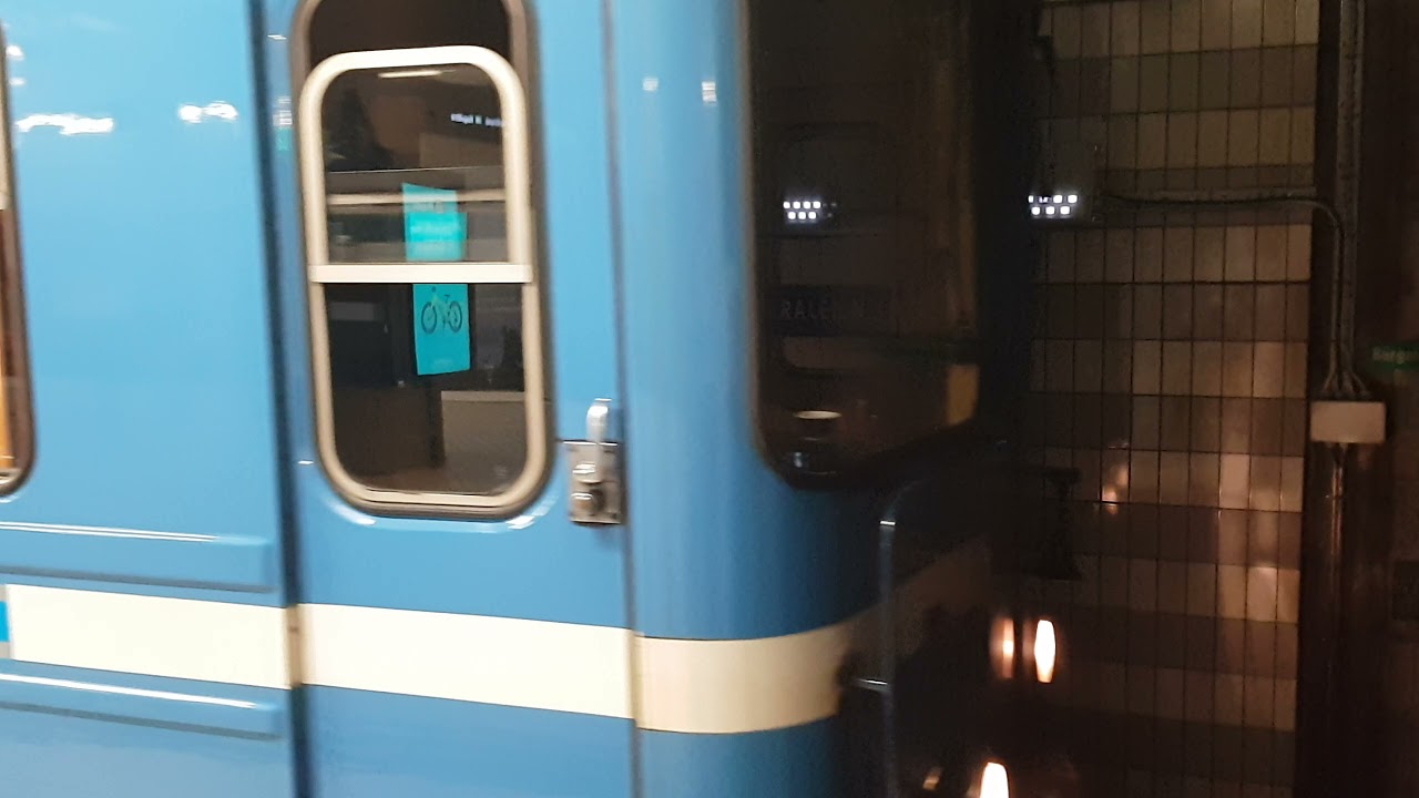 C6 Tunnelbana avgår från T-Centralen