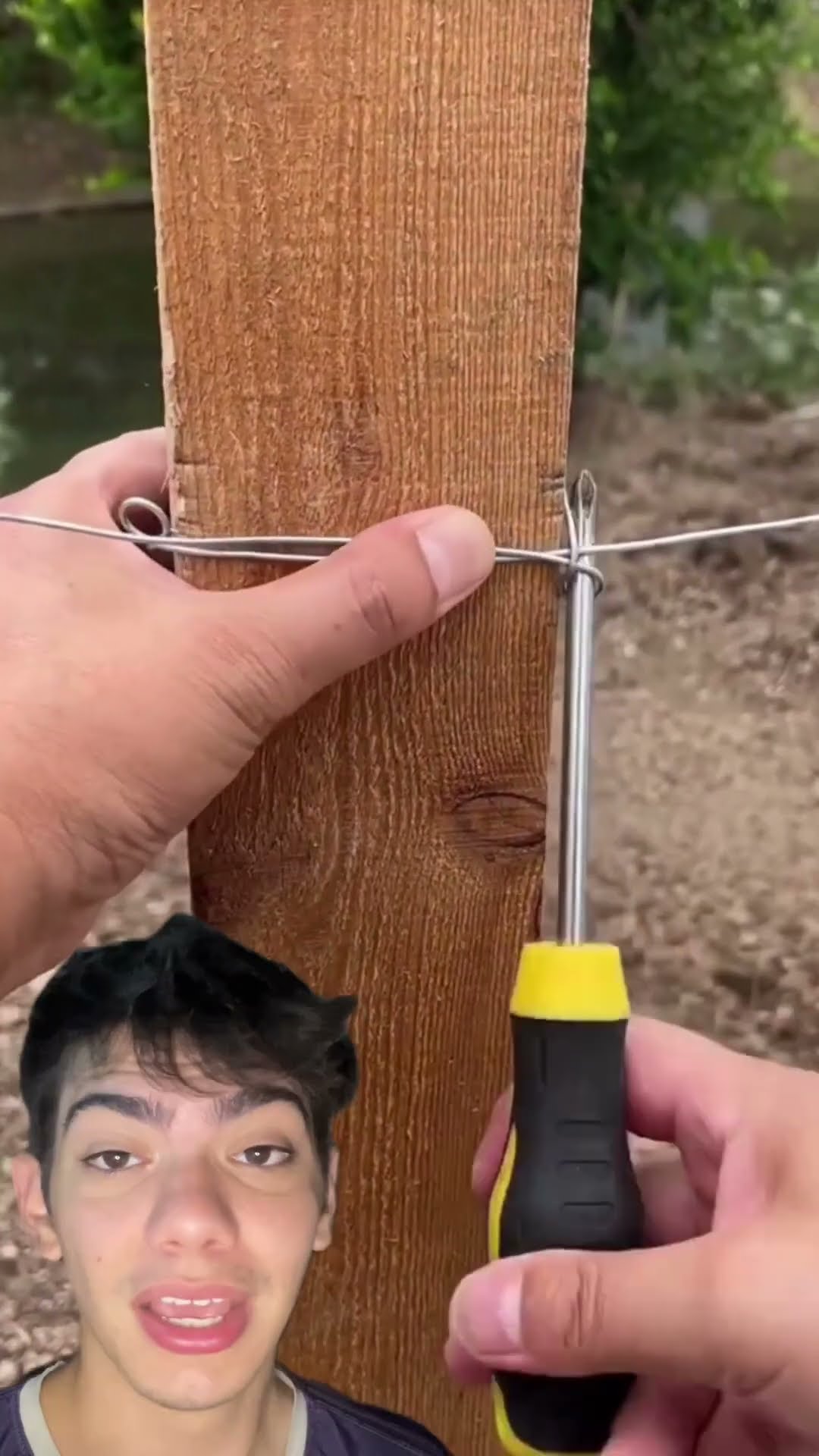 Fixe tudo com arame! ??️ Torça com uma chave e garanta firmeza fácil e prática!