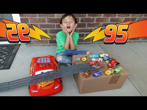 Looking For Disney Pixar Cars On The Rocky Road: Lightning McQueen, Tow Mater, Dinoco Cars 3
