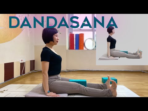 Video: Bạn làm Dandasana như thế nào?