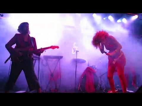 letrux @ bco: apresentação da banda / além de cavalos