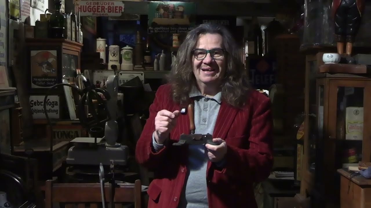 1001 Drobiazgów - 782. Praska kaletnika