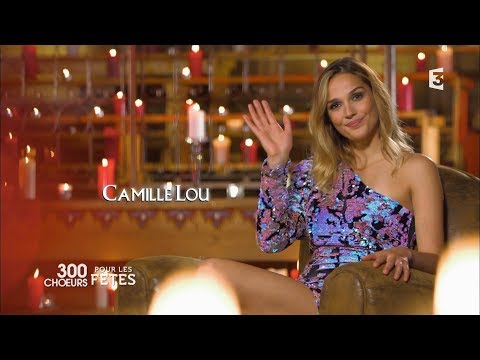 Camille Lou 27 decembre 2017 Robe courte Croisement de jambes Sexy