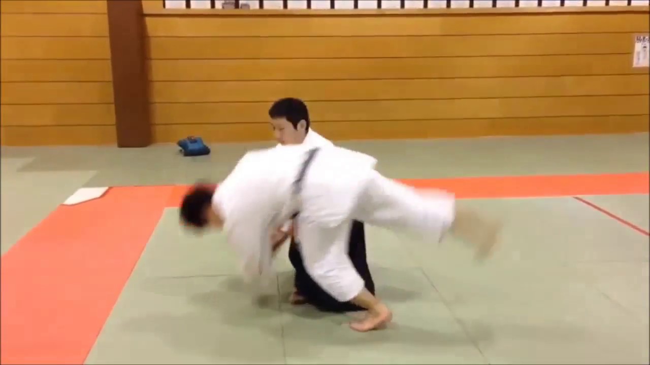 合気道 両手取り呼吸投げ10種類 演武用 Youtube