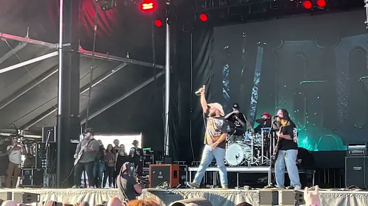 Gideon performs “Locked Out of Heaven” at Louder Than Life Festival (Fan Coverage)