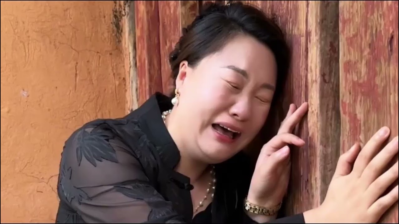 苦苦寻找了 20年的儿子 终于有了消息 眼前的小伙子，是他吗？