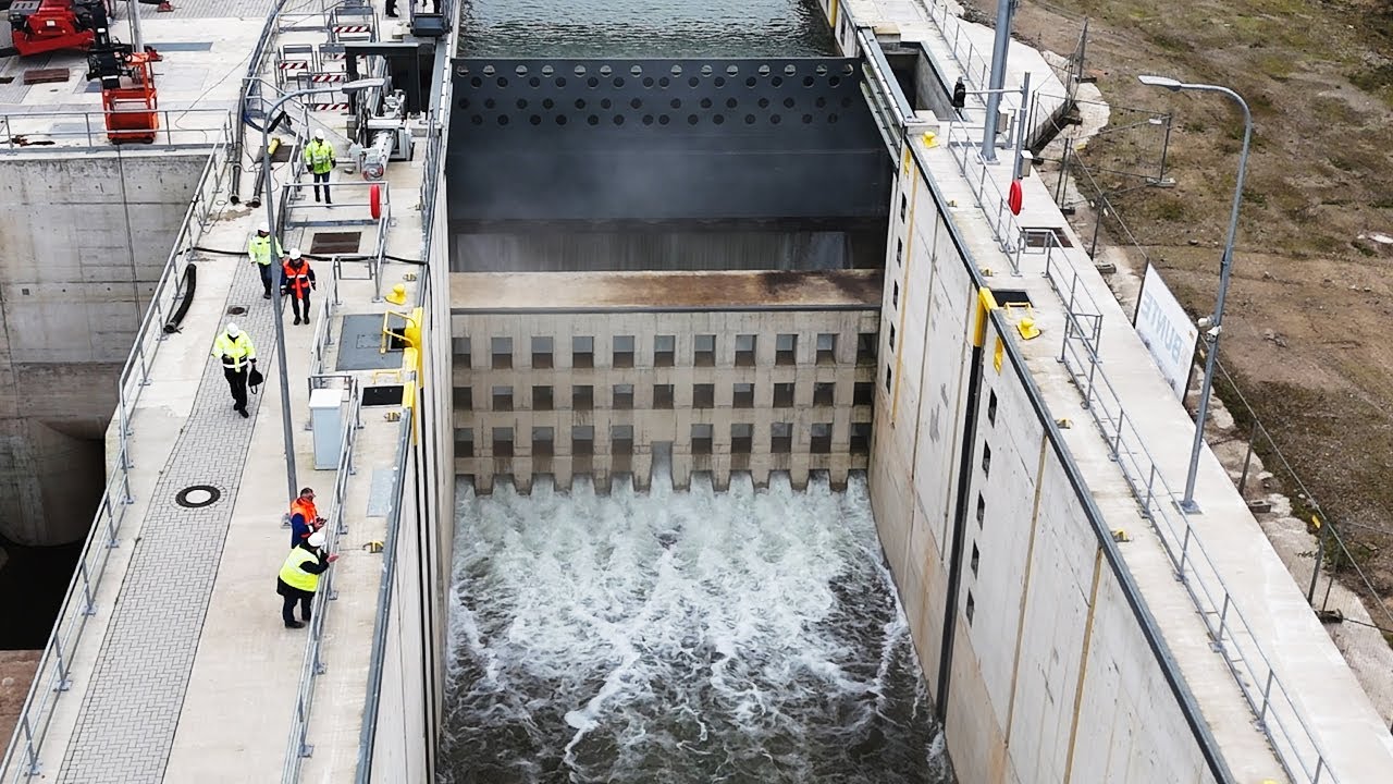 Wasser marsch - neue Schleuse Gleesen am Dortmund-Ems-Kanal geflutet