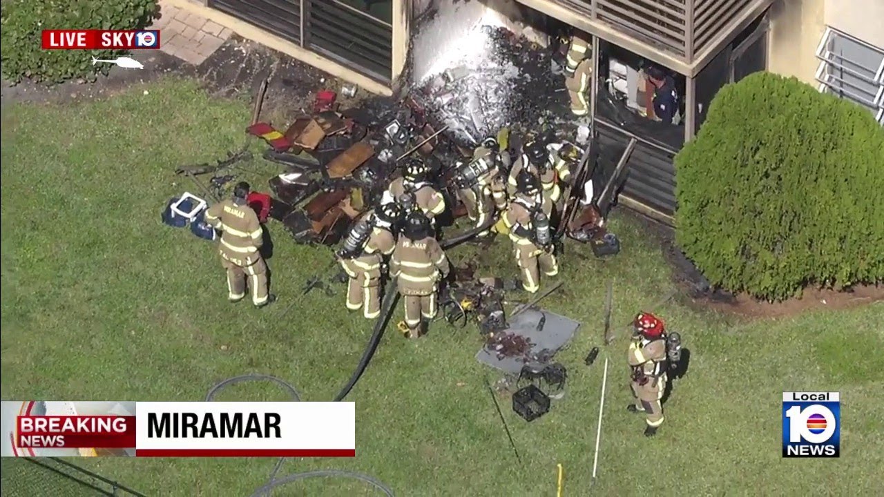 Rescue crews respond to apartment fire in Miramar - YouTube