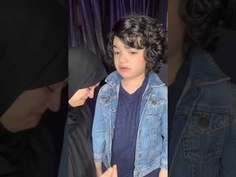 الطفل عبد الرحمن يقلد عادل امام في مسرحية مدرسة المشاغبين