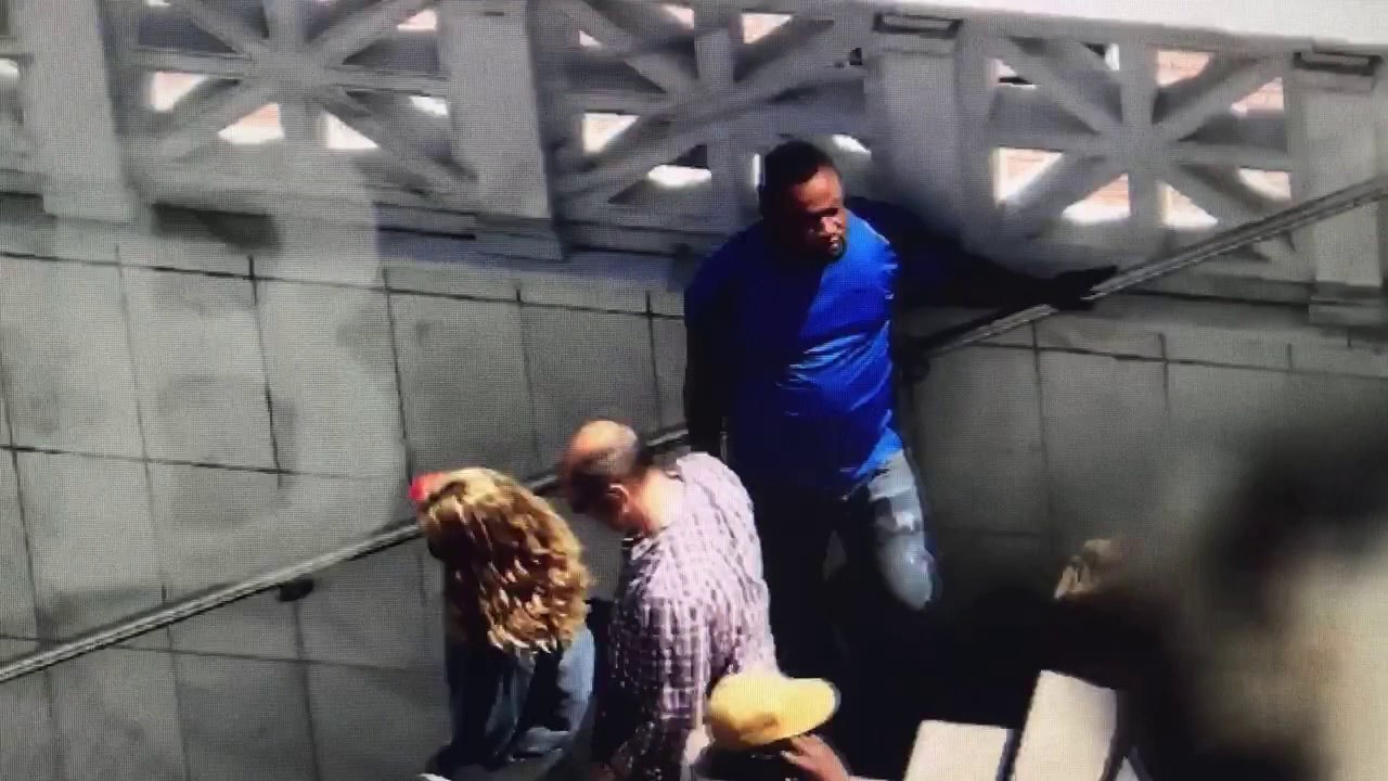 Διακινητές ναρκωτικών στο κέντρο της Αθήνας - Βίντεο της ΕΛ.ΑΣ. http://www.vicpolicenews.com.au